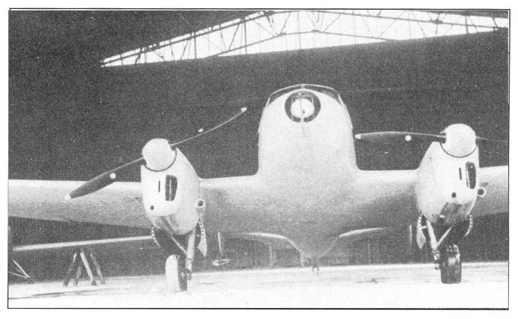 Il C.3 nell'hangar di maggiori dimensioni della Bestetti, con la campata triangolare